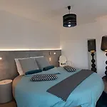 Bed & Breakfast Mise En Scene