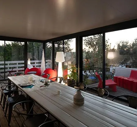 Bed & Breakfast Mise En Scene
