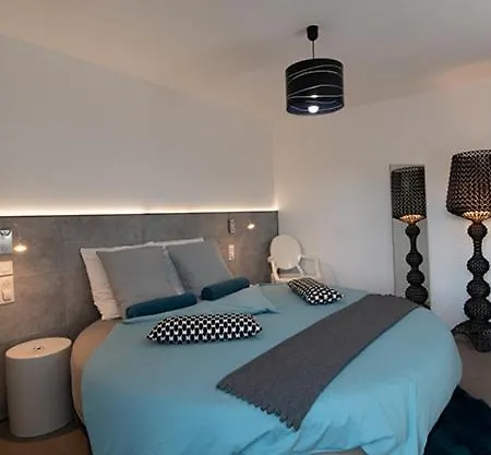 Bed & Breakfast Mise En Scene